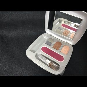 Mary Kay Signature compact. Filled.